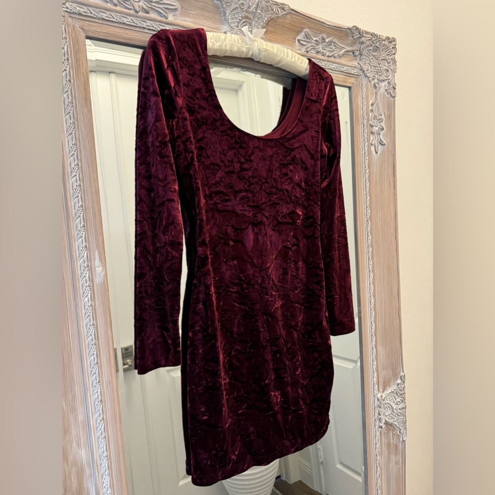 Candie’s Burgundy Velvet Mini Bodycon DressSize Small